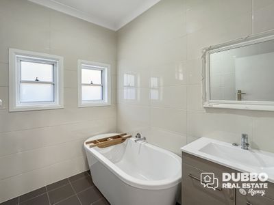 166 Gipps Street, Dubbo