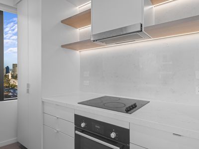 1007 / 15 Cannes Avenue, Surfers Paradise