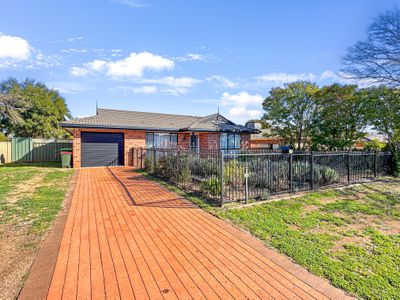 27 Websdale Drive, Dubbo