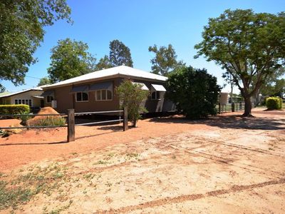 24 Wompoo Road, Longreach