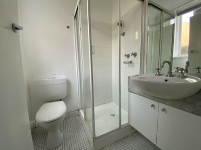 2 / 95-97 Summerhill Road , Footscray