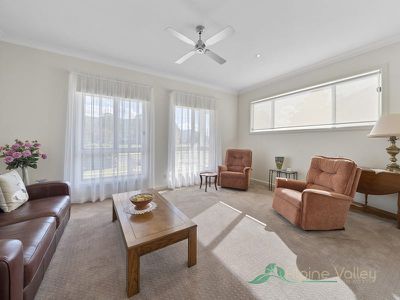 8 Lakeside Avenue, Mount Beauty