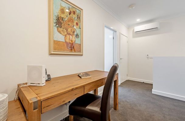 4 Lemnos Walk, Greenvale