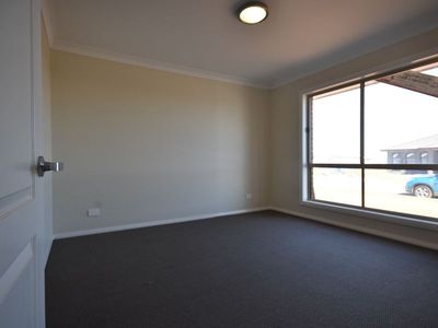 6 Graza Avenue, Dubbo