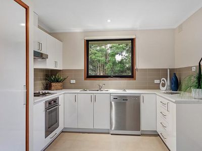 16 Jull Parade, Ringwood North
