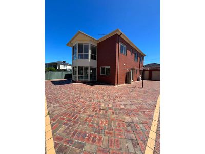 8 Plumpton Avenue, Oak Park