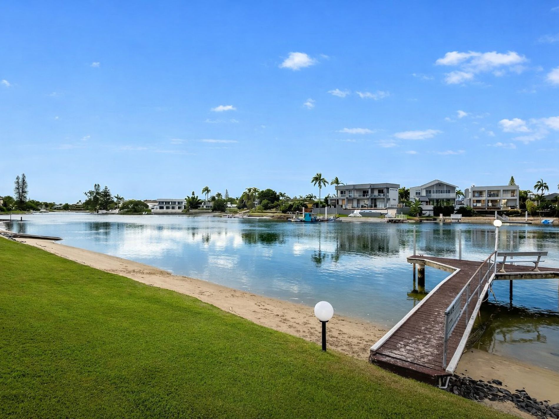 13 / 33-39 Hooker Boulevard, Broadbeach Waters