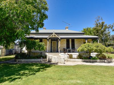 20 Lake Terrace East, Mount Gambier