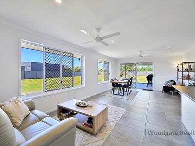 24 KINKUNA DRIVE, Woodgate