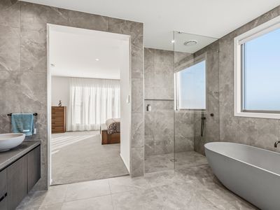 6 Bathers way, Morisset Park