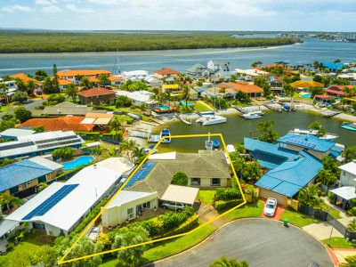 5 Wills Court, Paradise Point