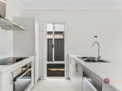 13 Hidcote Road, Lakelands