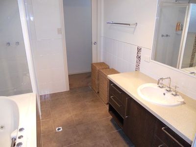 5 April Villa, Mount Gambier