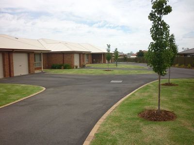 12 / 5 John Brass Place, Dubbo