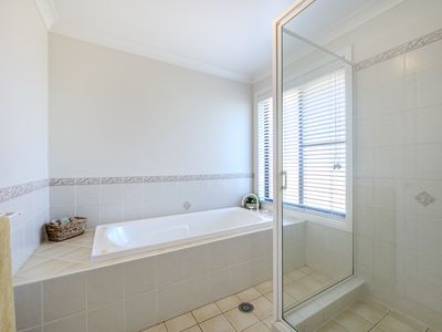 18 Lancaster Park Place, Dubbo