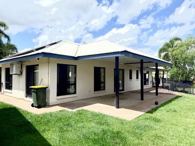 5 Nayler Court, Farrar