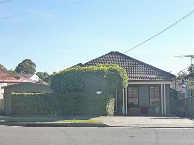 16 Stoney Creek Rd, Beverly Hills