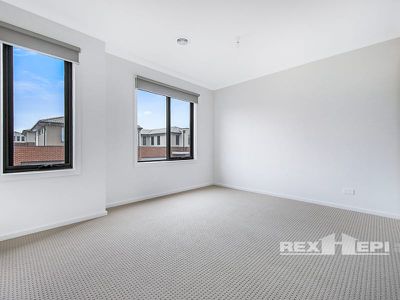 6 Gordal Court, Lynbrook