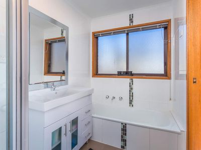 30 Crest Park Parade, Queanbeyan West