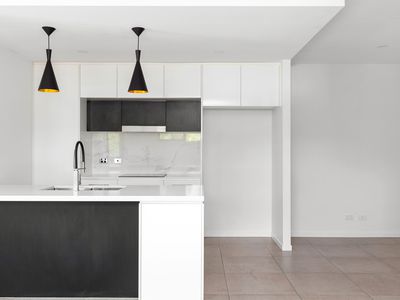 3 / 11 University Road, Mitchelton