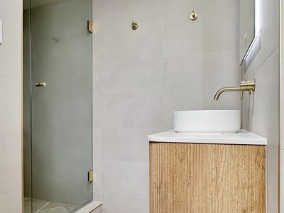 2 / 8 Mitre St, St Lucia