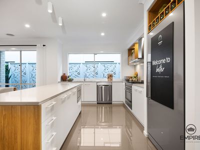 49 Centenary Boulevard, Officer South