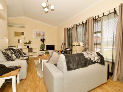18 Liverpool Street , Shoalwater