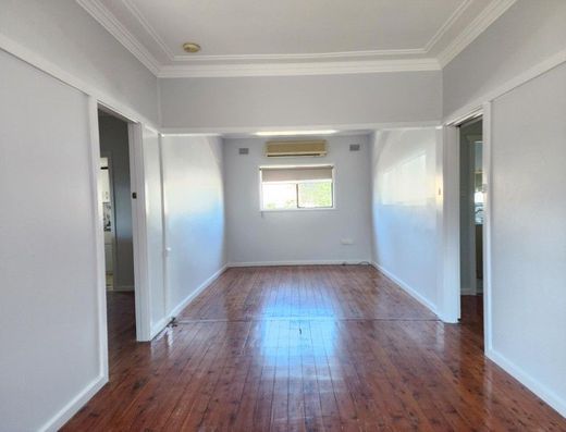 31 Centenary Rd, Merrylands