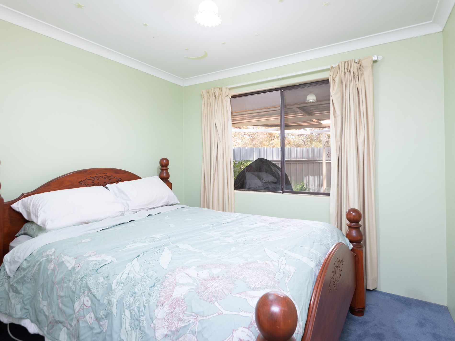 17 Littlewood Place, West Lamington