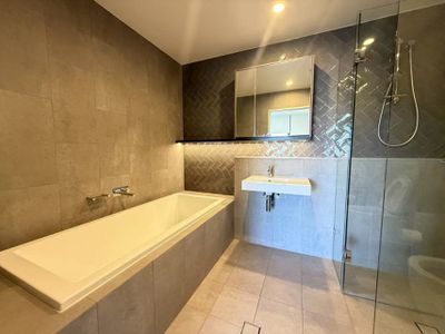 3402 / 5 Gadigal Avenue, Waterloo