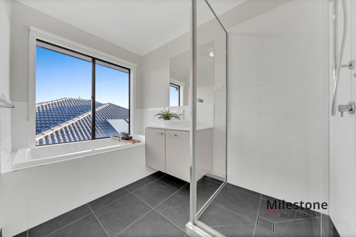 18 Clamoroso Drive, Clyde North