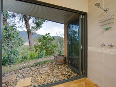 661 Mountain Creek Road , Tawonga