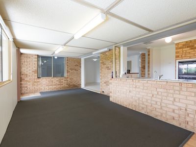 594 Safety Bay Rd, Waikiki