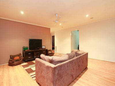 10 Chatswood Drive, Narre Warren South