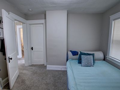 8422 Rosewood Avenue, Cleveland, OH, International
