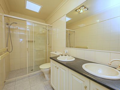 6 Waverley Avenue, Kew