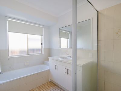 13 Honeysuckle Avenue, Kawungan