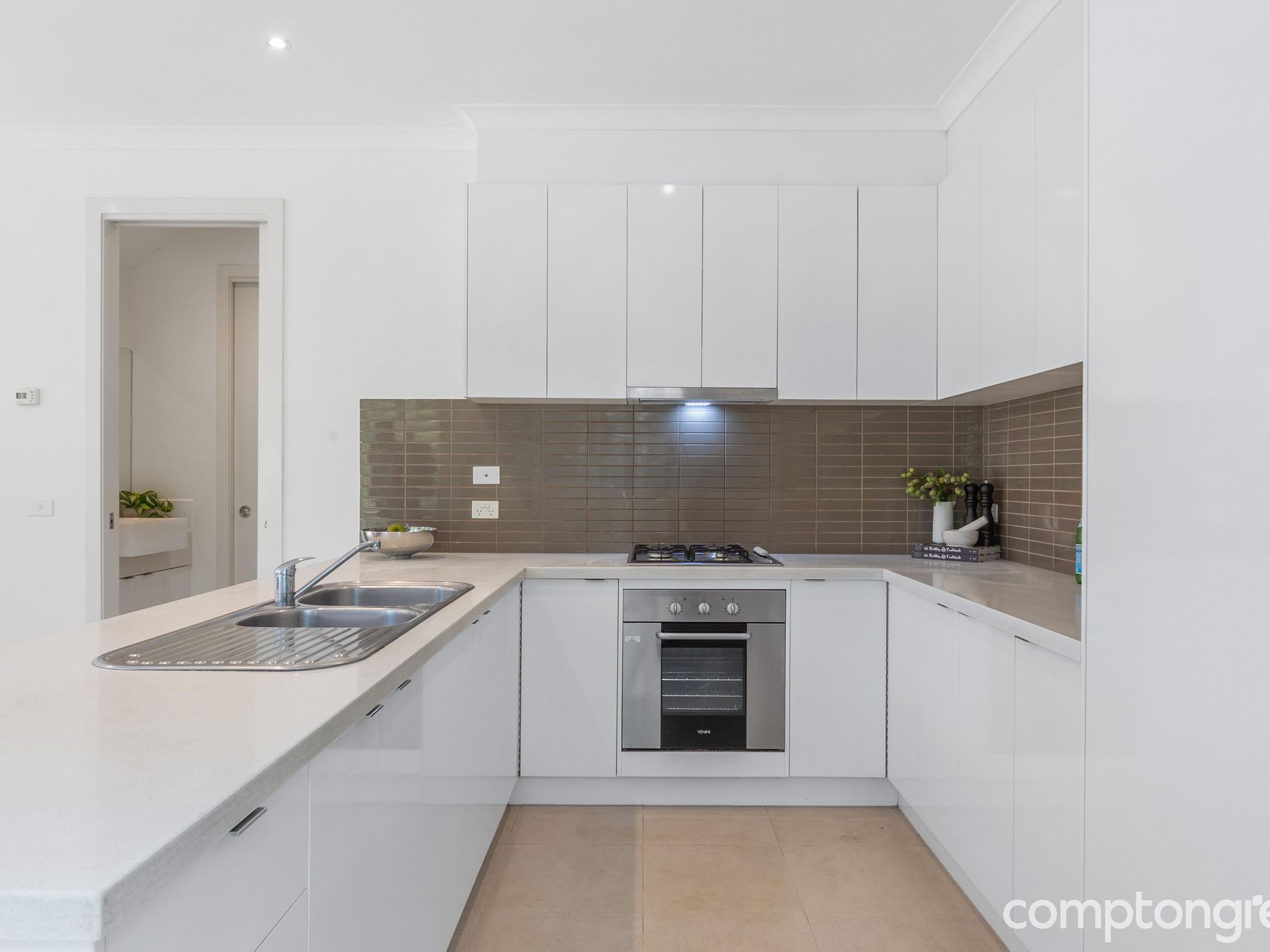 4 / 8 Waratah Street, West Footscray