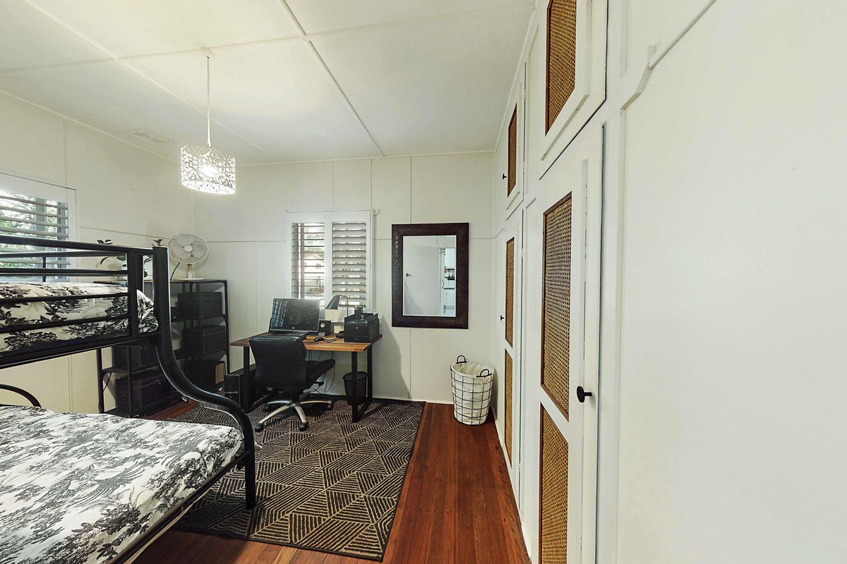 2 Lake View Dr, Tewantin