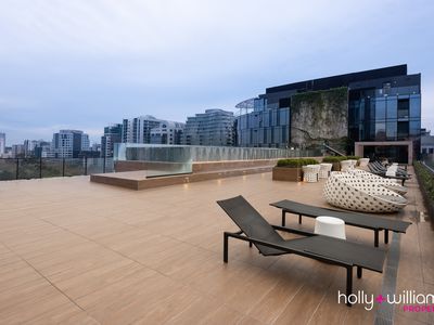 1422 / 555 St Kilda Road, Melbourne