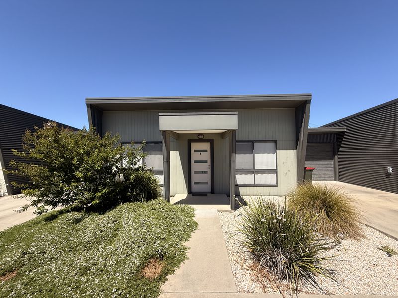 8 / 65 ALEXANDER AVENUE, Horsham