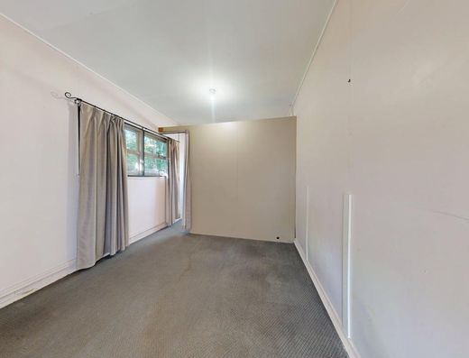 Walk to Tewantin Township - Six month lease image 9
