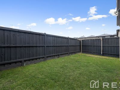 27 Flaxlilly Crescent, Officer