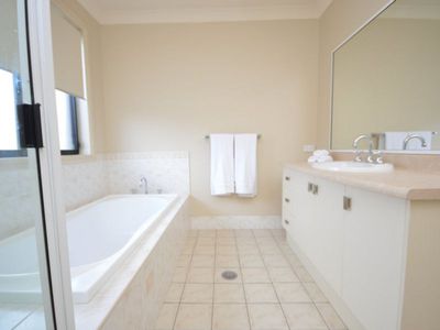1 St Andrews Drive, Dubbo