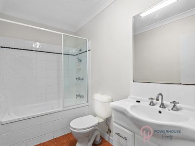 4 / 6 Quetta Close, Manoora
