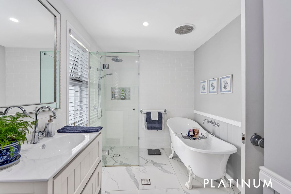 10 Spinnaker Court, Currumbin Waters