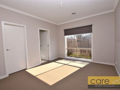 2 / 70 Greenvalley Crescent, Hampton Park