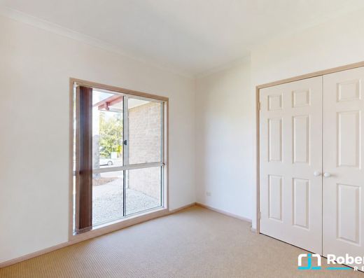 A Rare Opportunity on a North-Facing 880m² Block image 19