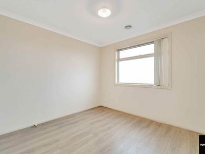 2 / 25-27 Starflower Way, Truganina