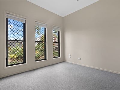 10 Daisy Street, Springfield Lakes